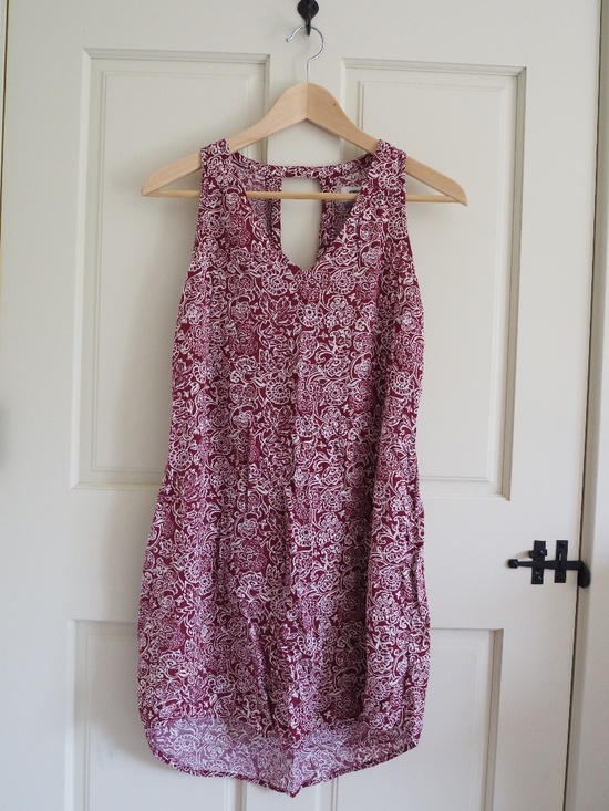 Old Navy Dresses & Skirts - Old Navy Size S Red White Burgundy Paisley Sleeveless Cover Up V Neck Sundress